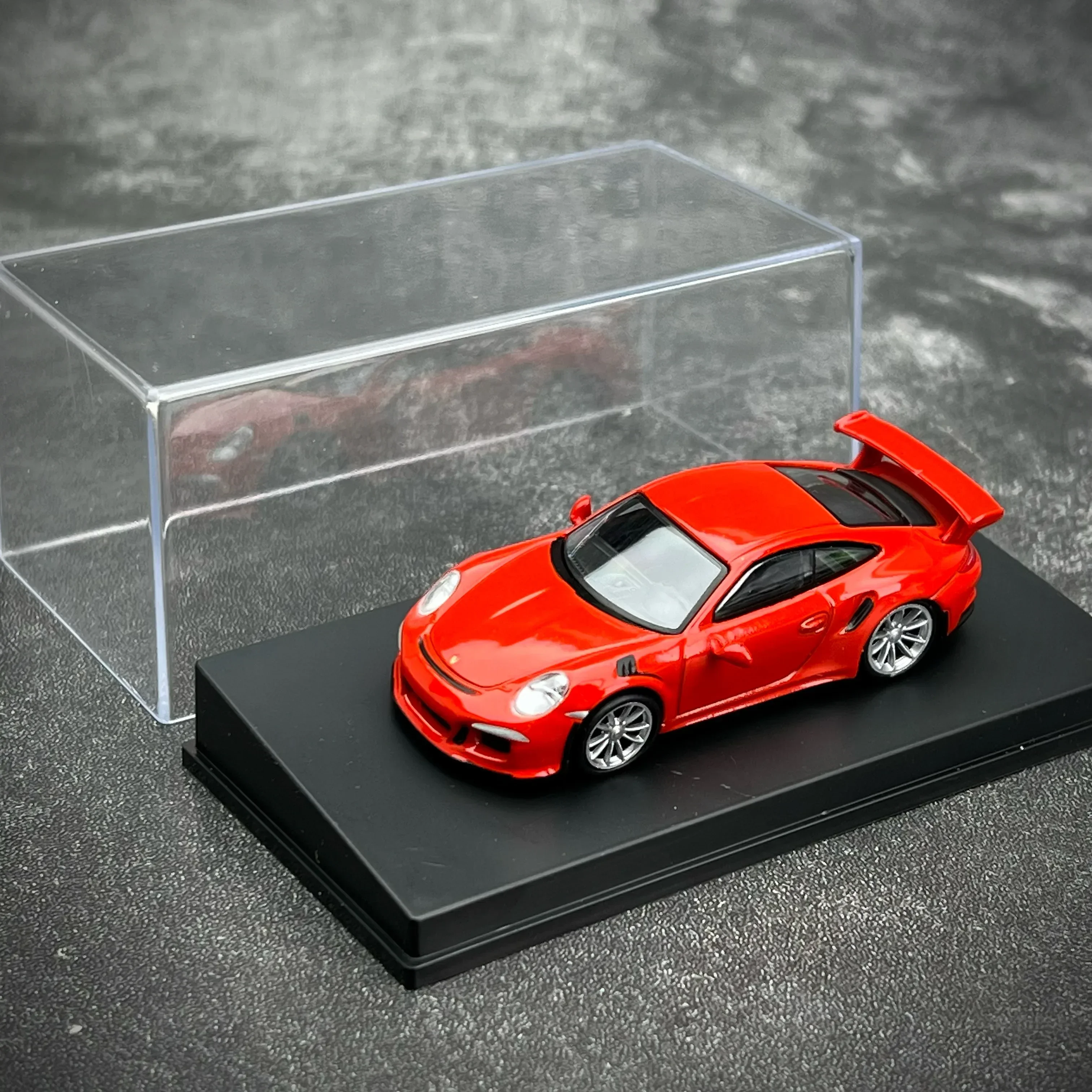 Модель автомобиля Porsche 911 GT3 R