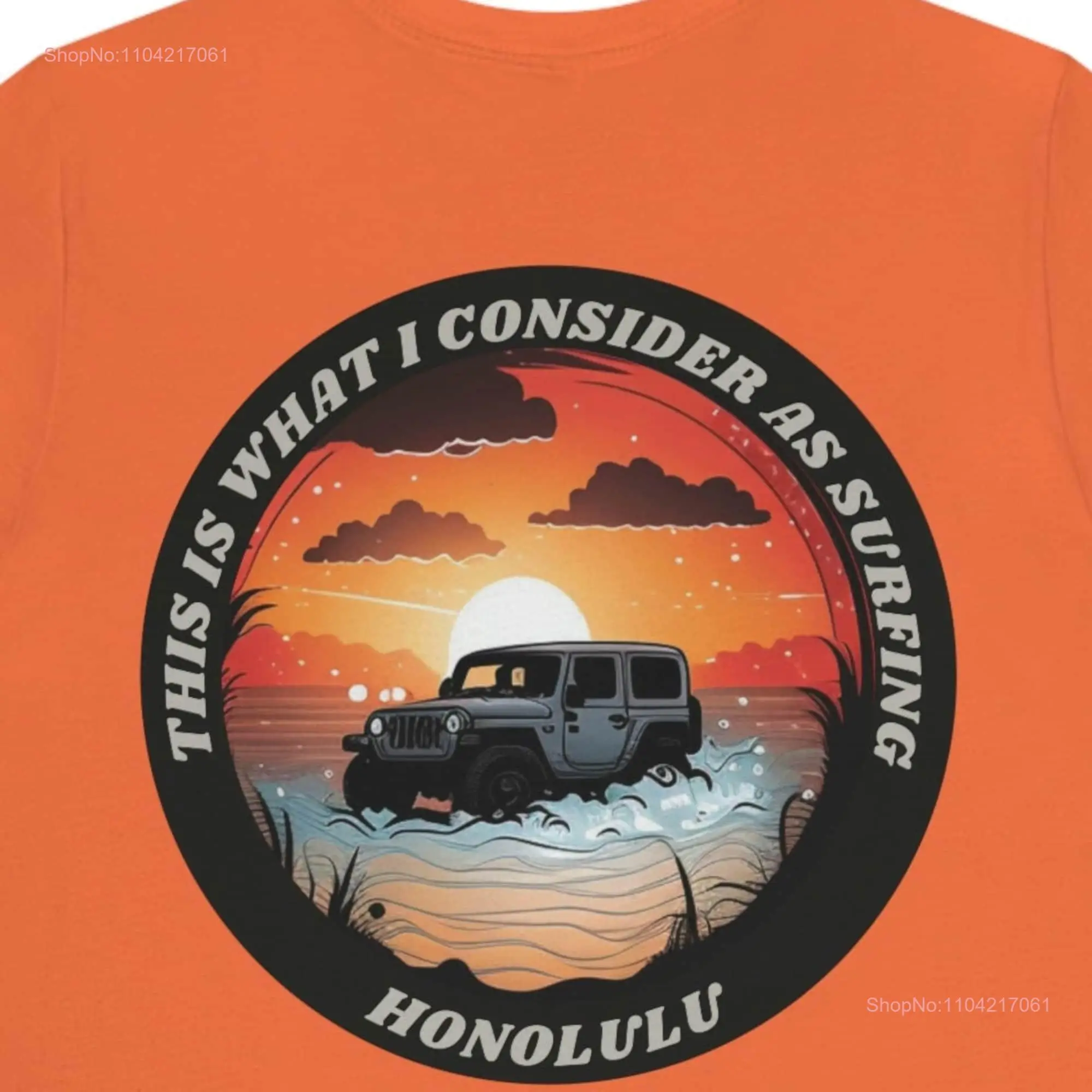 Вот как я серфинг на пляже. Футболка для серфинга волн в моей 4-колесной доске 4х4.