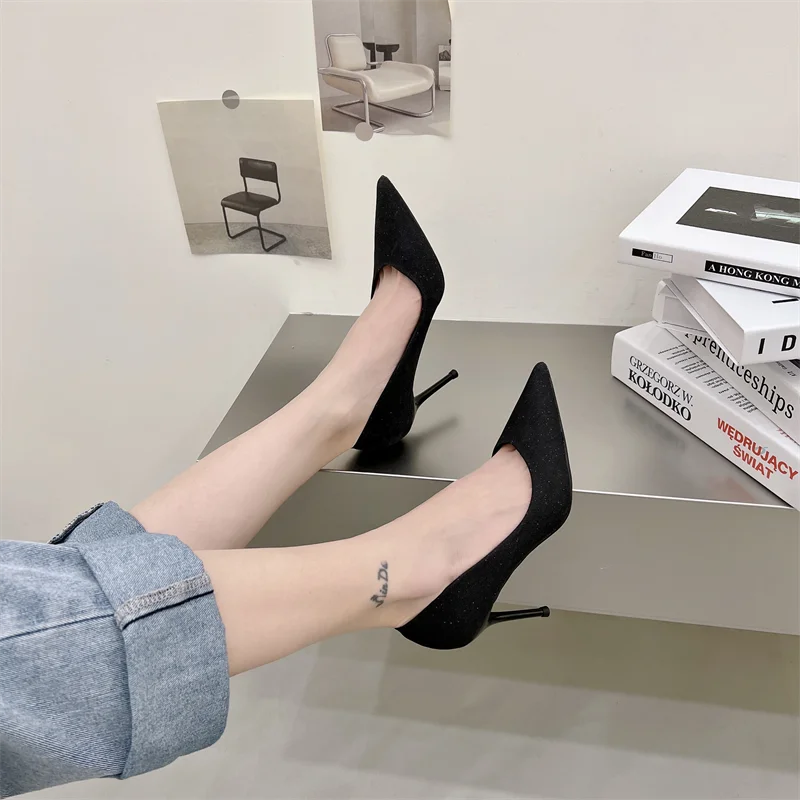 

Женские туфли-лодочки на высоком каблуке, с острым носком