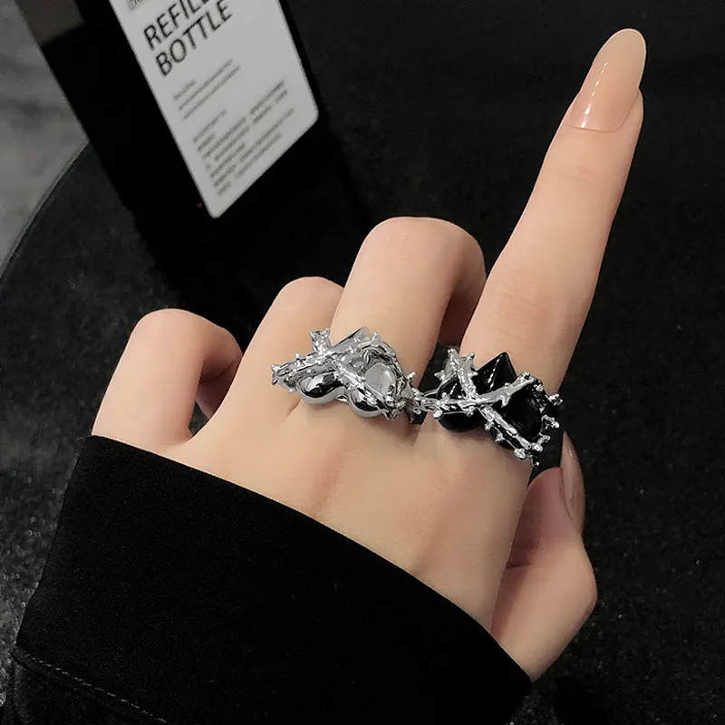 

Creative Love Heart Thorns Rings Couples Y2K Punk Gothic Jewelry Ring For Women Egirls Punk Party Gift Vintage Fashion Ring