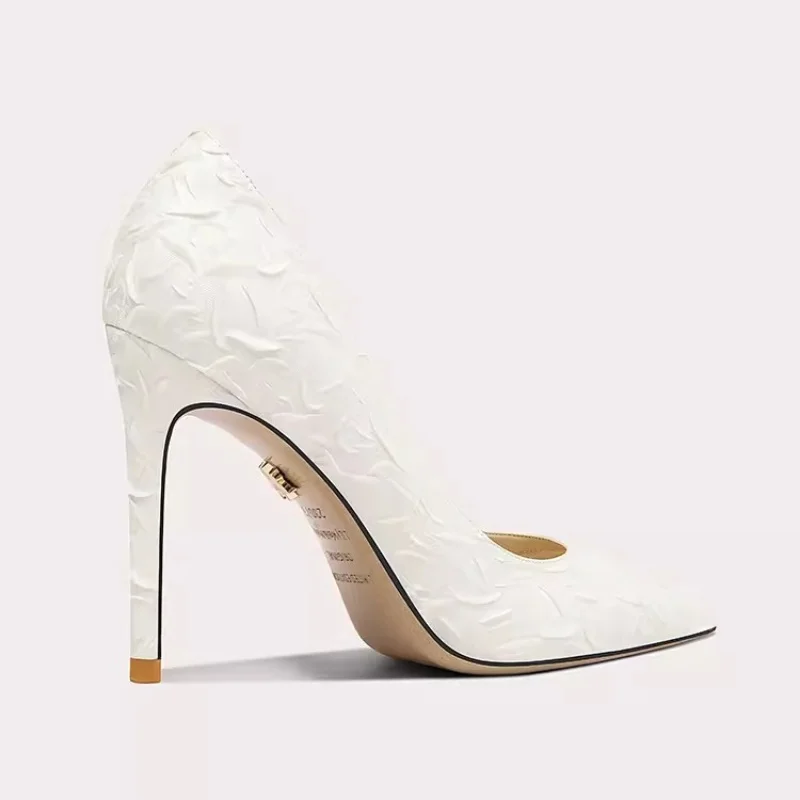 Рисунок 3 - Туфли женские тканевые с острым носком