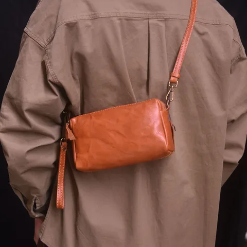 Винтажная Повседневная дорожная нейтральная сумка AETOO из воловьей кожи первого слоя, сумка через плечо, кожаный повседневный маленький рюкзак в Корейском стиле для мужчин