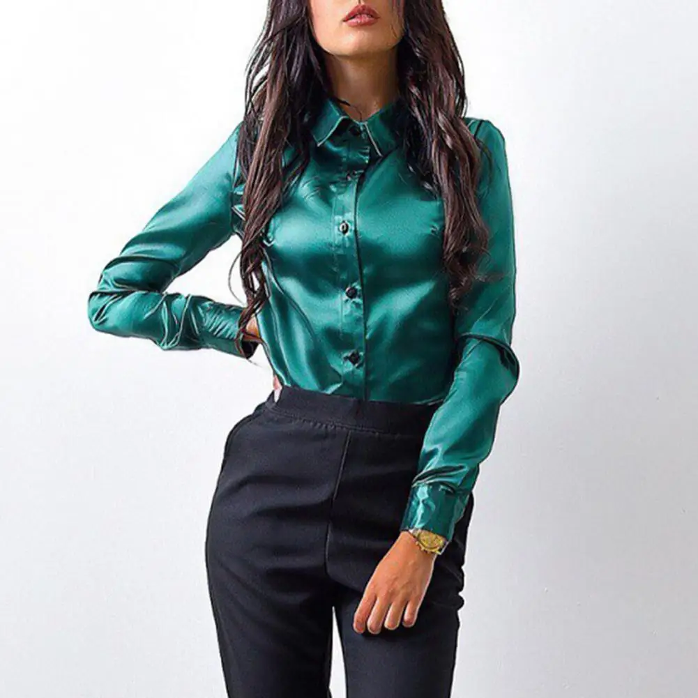 

Женская демисезонная блузка в офисном стиле