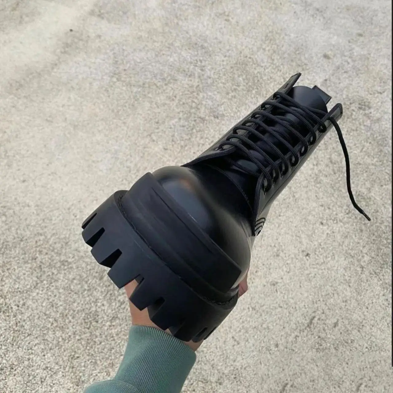 Рисунок 3 - Мужские ботинки челси на шнуровке