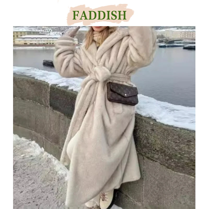 Женское зимнее утепленное пальто из искусственного меха с капюшоном