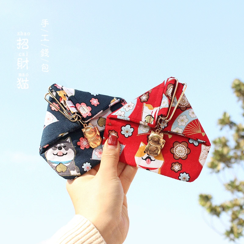 

Новинка 2022, кошелек для монет ручной работы lucky cat, сумка для монет с пряжкой в японском стиле, треугольная сумка, модная сумка, готовый продук...