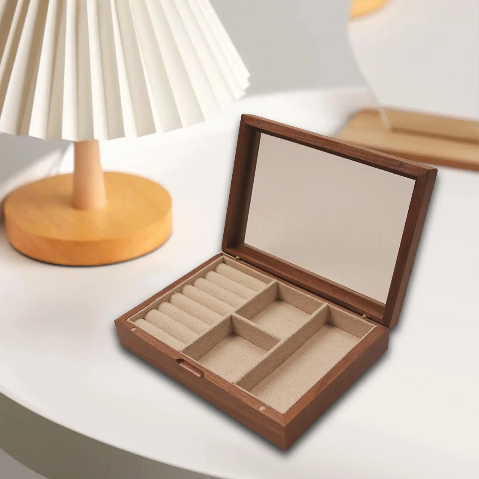 

Деревянная шкатулка для украшений