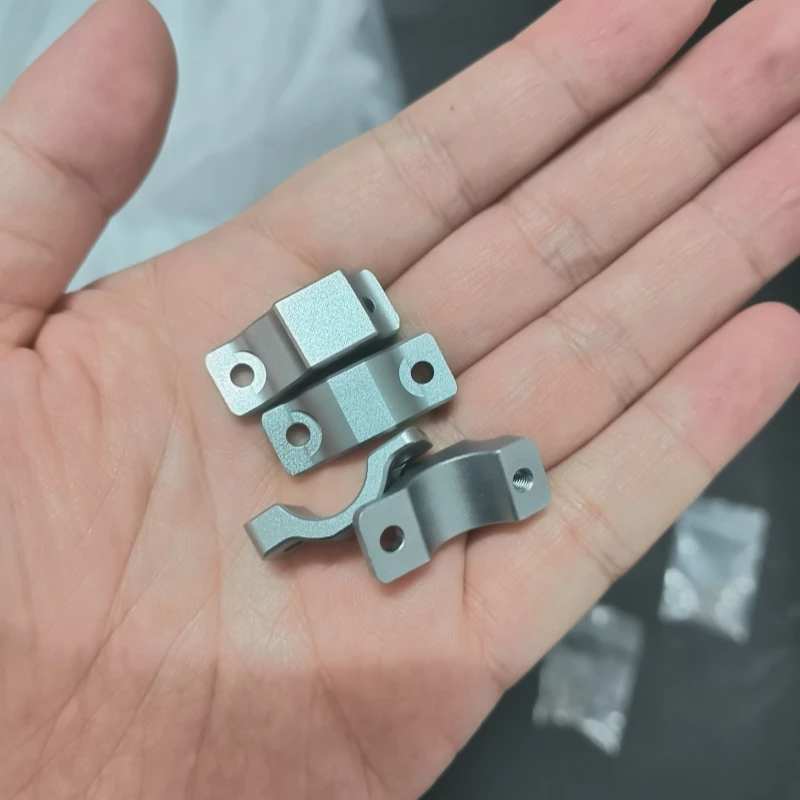 Опоры жесткости передней и задней оси C2 для Capo JKMAX 1/8 scale Jeep Wrangler обновленные