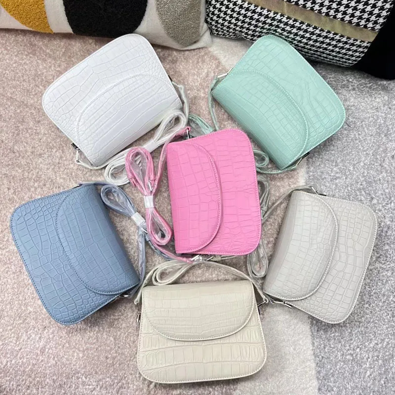 Рисунок 2 - Женская сумка из натуральной крокодиловой кожи