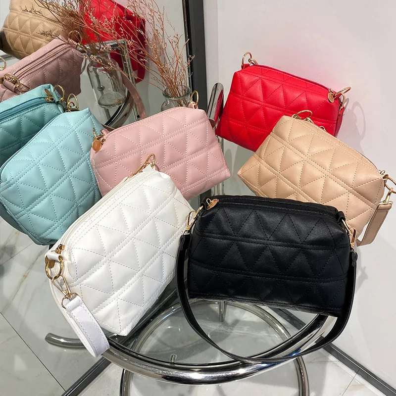

2022 New Fashion Embroidered Bag Rhombic Chain Female Bag Leisure Small Fresh Small Bag Shoulder Messenger Bag Mobile Phone Bag