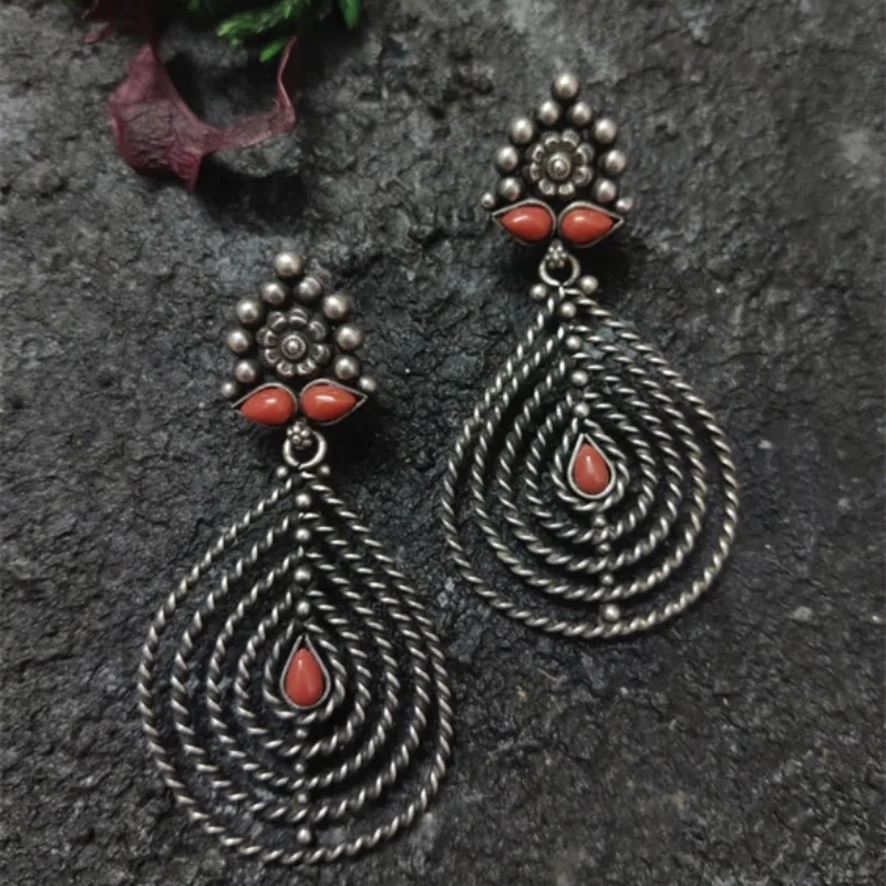 

KYTRD Ethnic Coral Stone Women Earrings Vintage Ancient Silver Color Metal Weave Pattern Water Droplet Earrings Women Jewelry