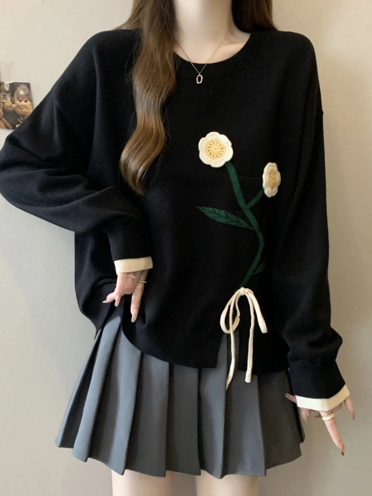 Женский черный свитер с нерегулярной вязкой на плечах осень-зима 2023 новый топ