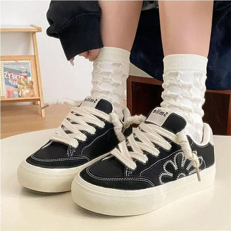 Новые модные повседневные кроссовки на плоской подошве с цветочным узором