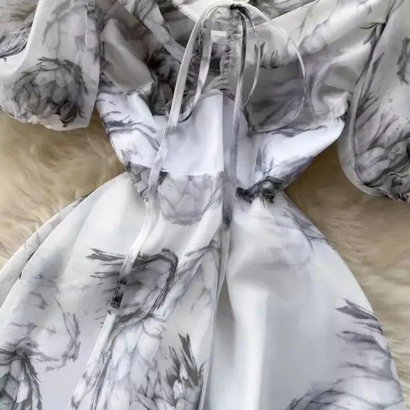 Женское платье с цветочным принтом