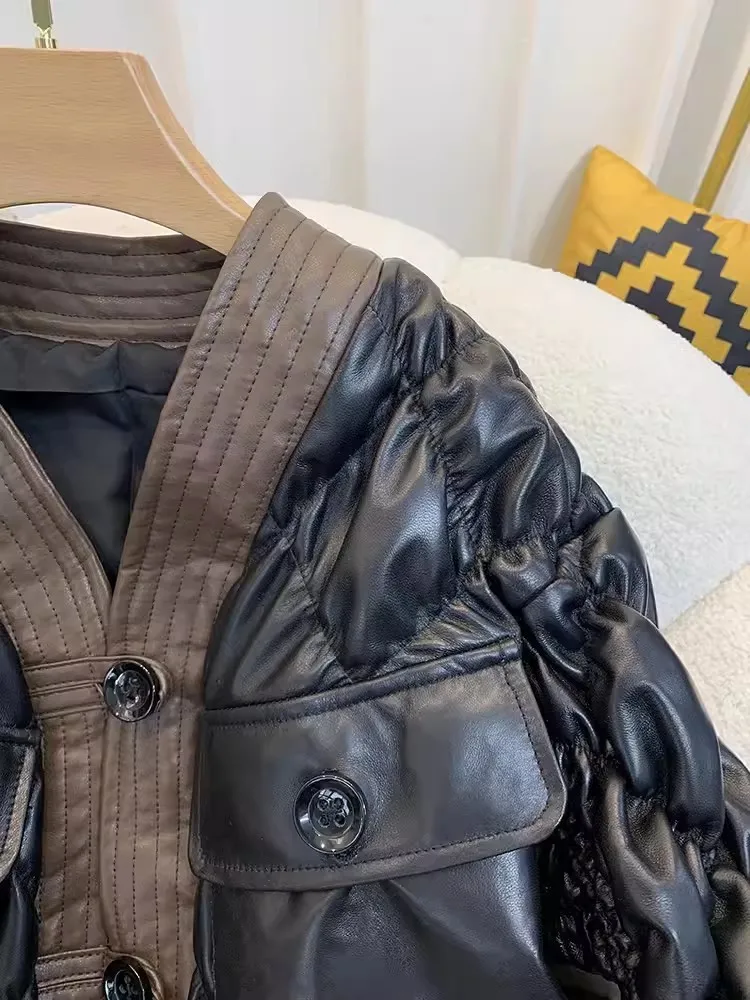 Женская куртка из натуральной кожи с v-образным вырезом