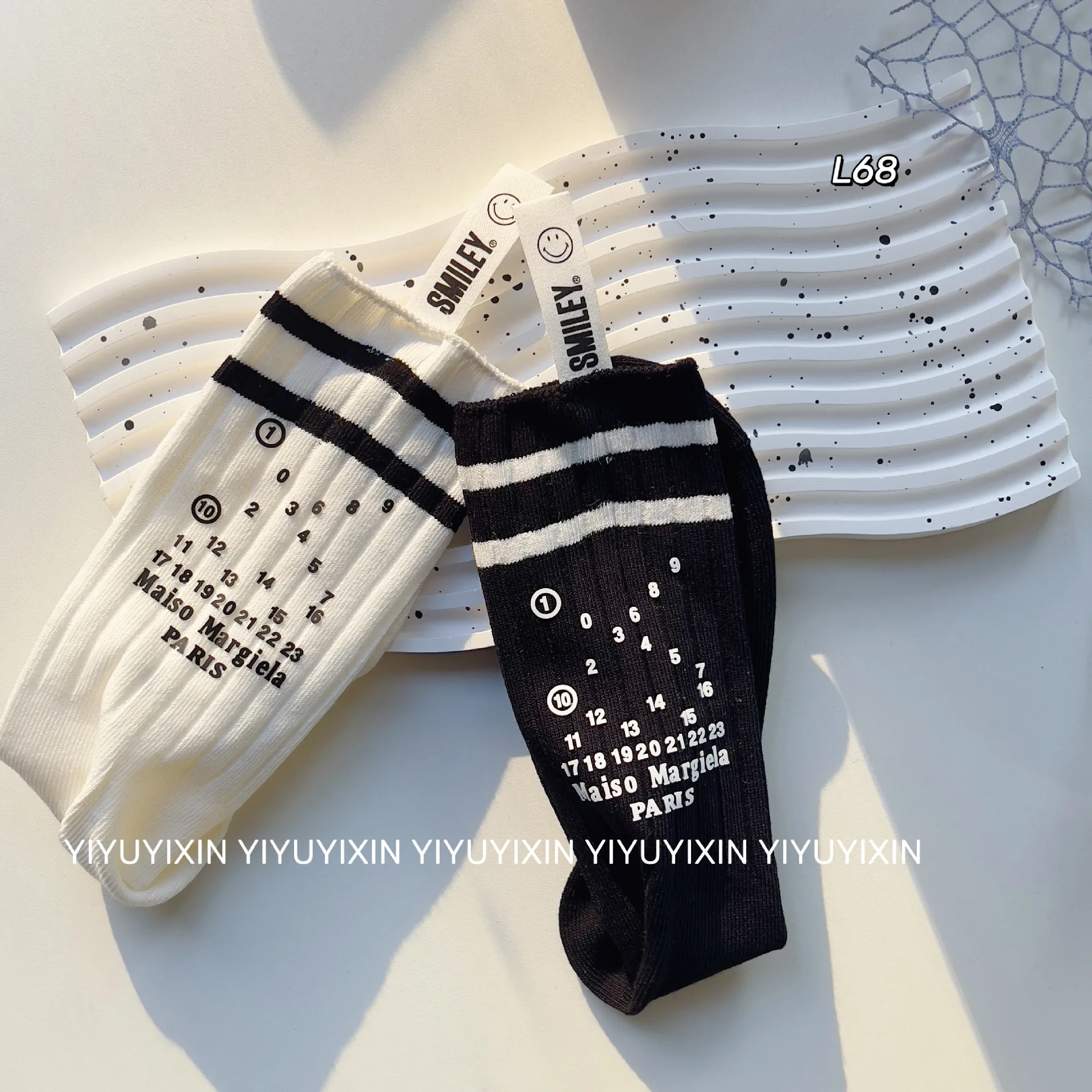 

Maison Margiela Socks Men's Women's Fashion 23FW MM6 Silicone Hot Stamping Letters Mid-tube Men's Skateboard Casual Sports Sock