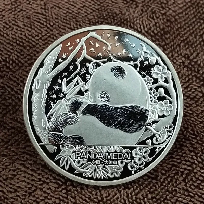 Памятная монета Панда из металла