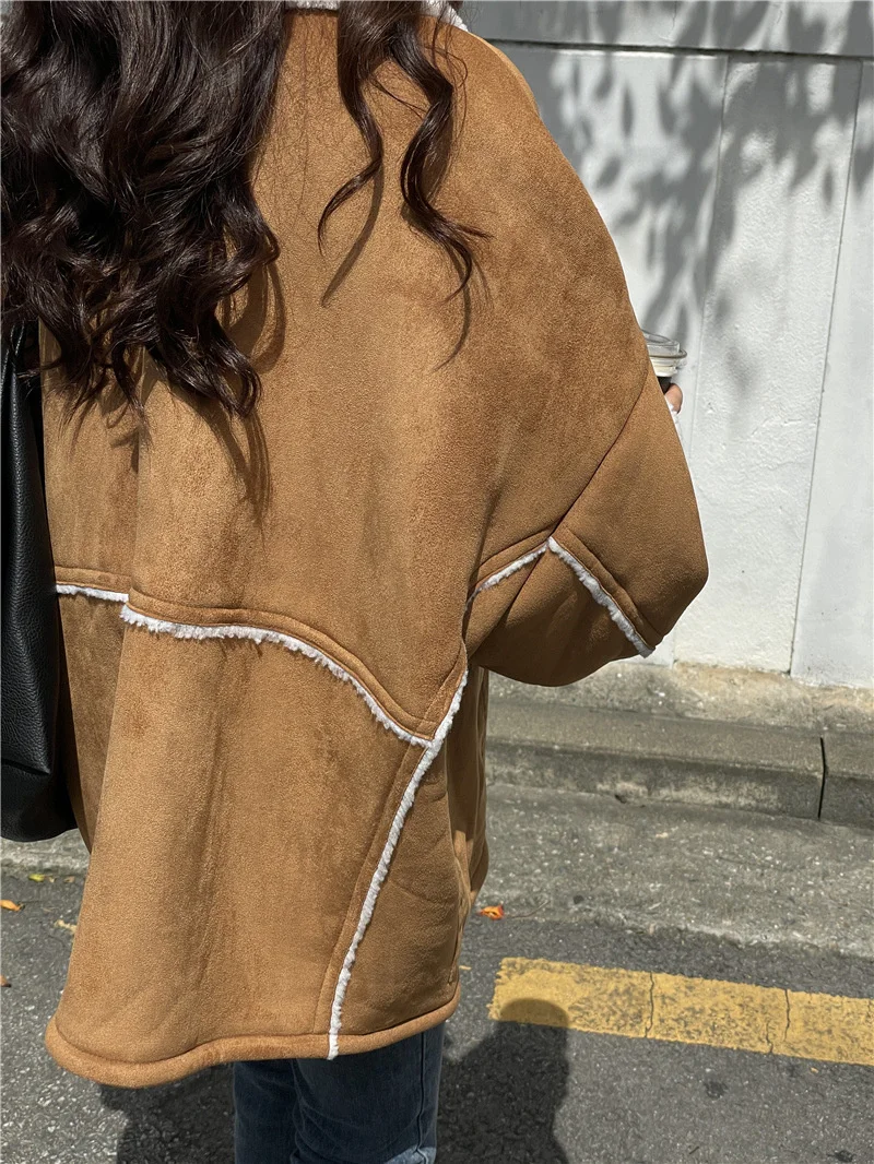 

Женское зимнее короткое мотоциклетное пальто с меховой вставкой