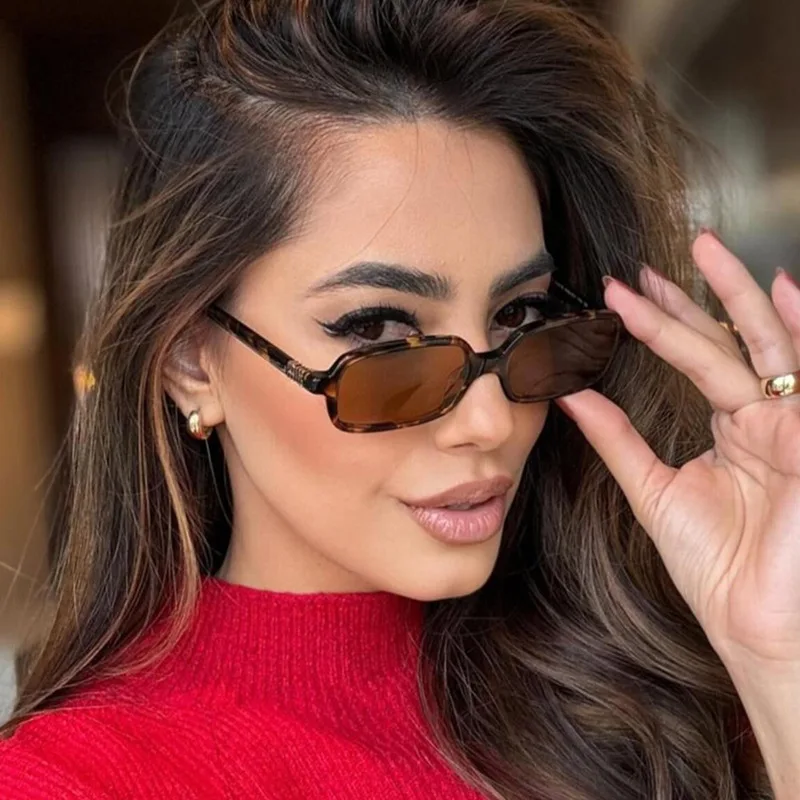 Очки солнцезащитные женские прямоугольные в ретро стиле