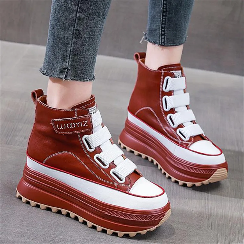 

Женские кроссовки из натуральной кожи, на танкетке 7 см