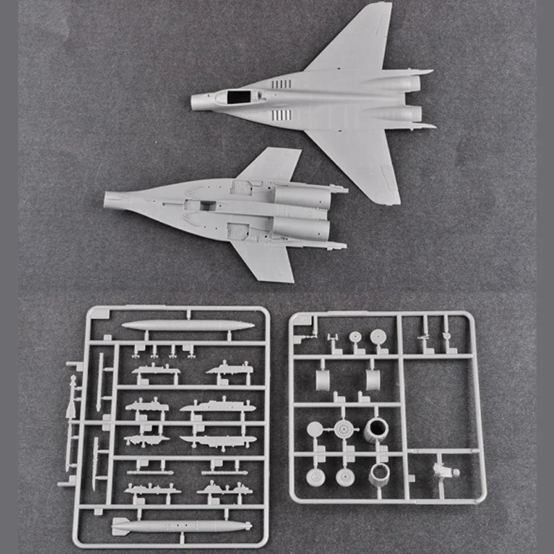 Комплект пластиковой собранной модели самолета Trumpeter TP01674 MiG-29A Fulcrum Fighter [Izdeliye 9 12]
