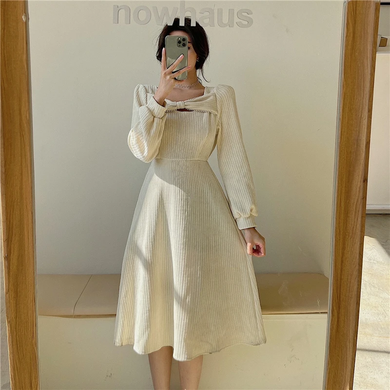 

Женское вельветовое платье с квадратным вырезом и рукавами-пузырями