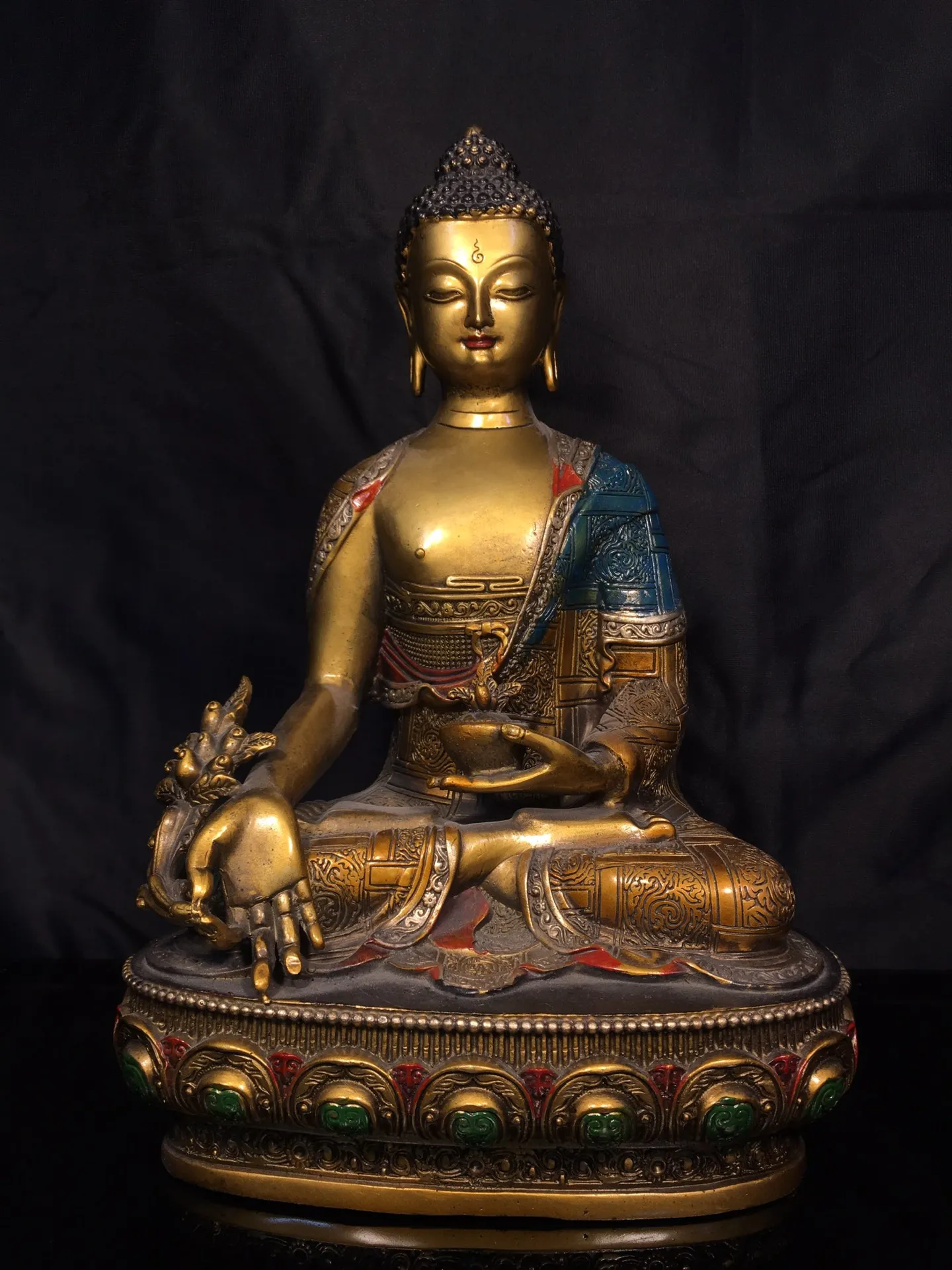 

12"Tibetan Temple Collection Old Bronze Painted Medicine Buddha Lotus stage Sitting Buddha Worship Hall Town House Exorcism