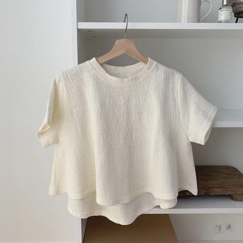 

South Korea's Skin-friendly Comfortable Round Neck Pullover Top with Short Front and Back Long Short-sleeved T-shirt for Young