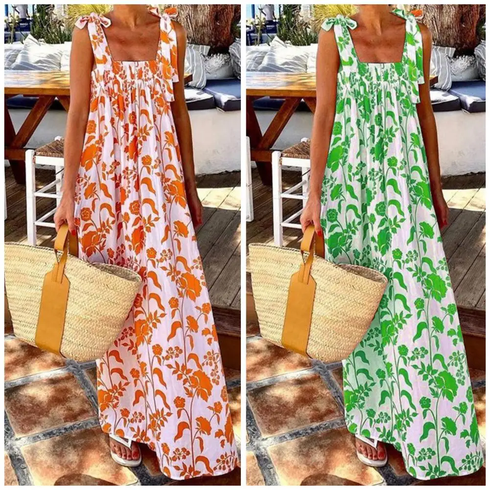 

Женское летнее платье без рукавов с квадратным вырезом и ярким принтом