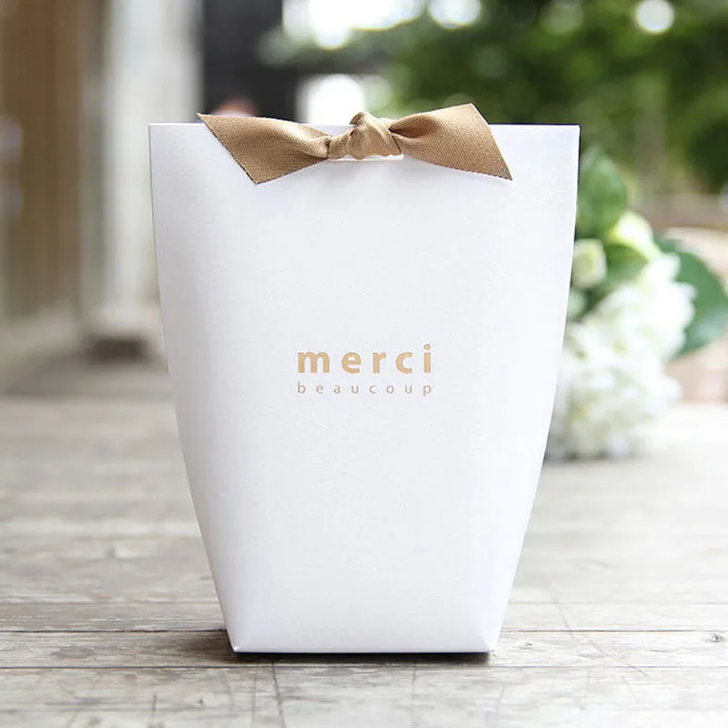 

6pcs Black White Kraft Paper Bag Bronzing French "Merci" Thank You Gift Box Package Wedding Party Favor Candy Bags with Ribbon