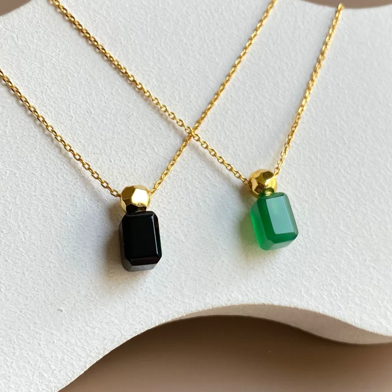 

LONDANY necklace Natural green agate European and American minority temperament retro perfume bottle pendant chain necklace