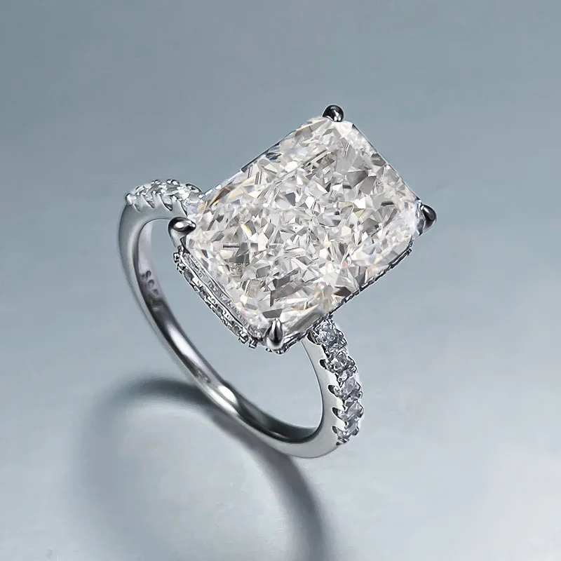 Кольцо женское из серебра 100% пробы с бриллиантом муассанитом