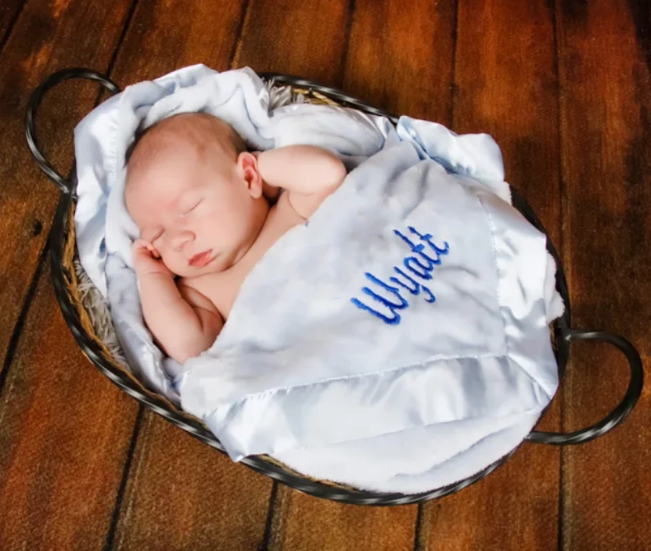 Индивидуальное детское одеяло атласное украшение индивидуальное вышитое имя