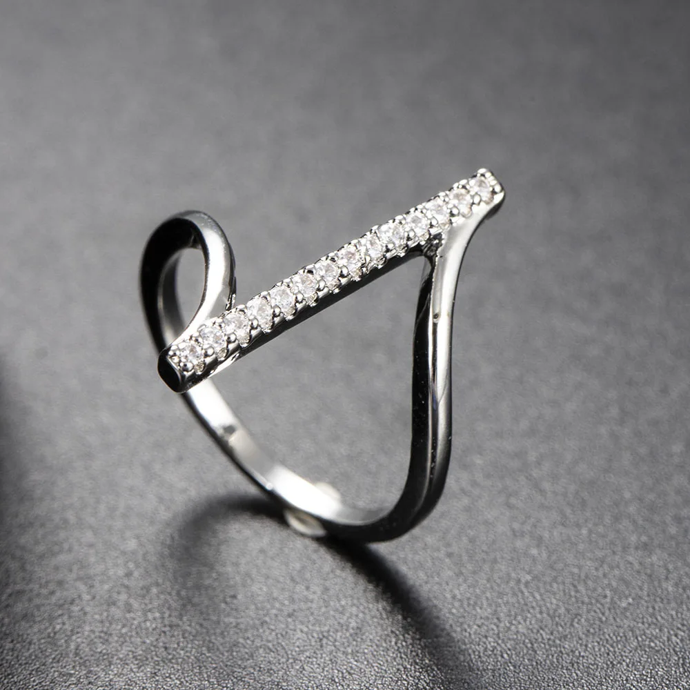 

Elegant Accessories Ring Cubic Zirconia Stylish Women Ring Jewelry Simplicity Delicate Z Shape Ring for Ladies Cocktail Party