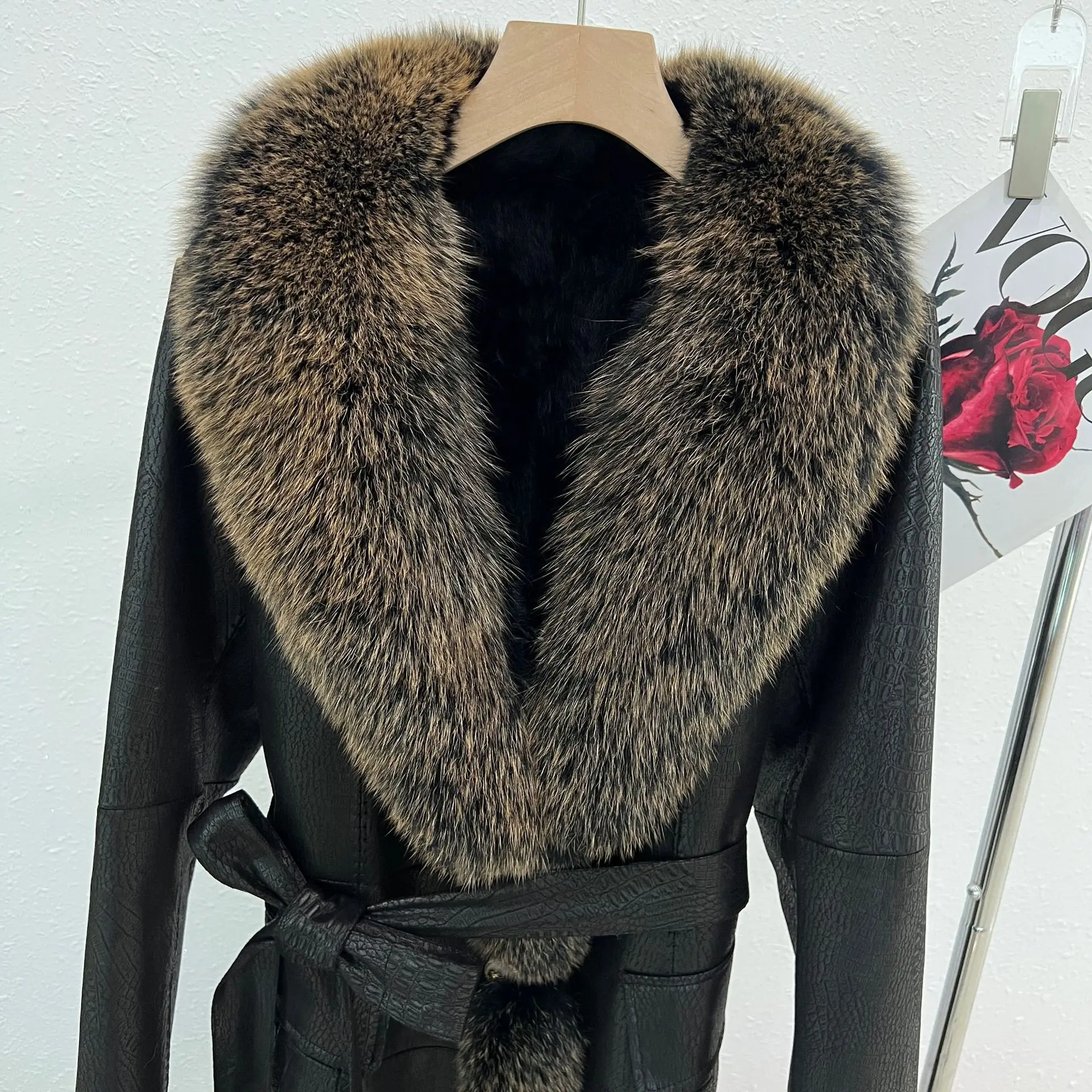 Меховое пальто Haining из кроличьего меха цельное женское длинное приталенное