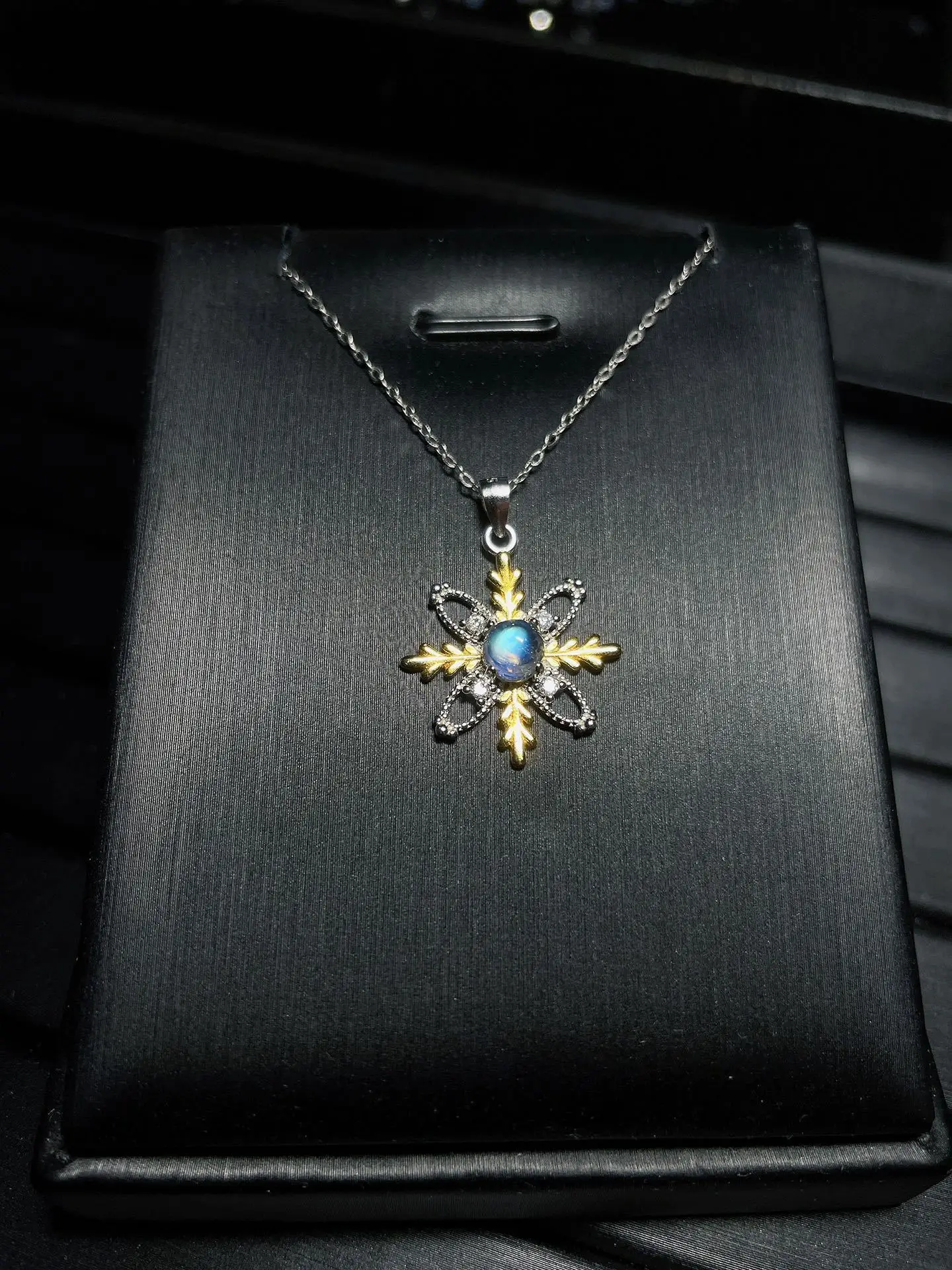 

Новинка 2023, ожерелье из серебра пробы с натуральным лунным камнем в индийском стиле, Очаровательное ожерелье без оптимизированного основного камня