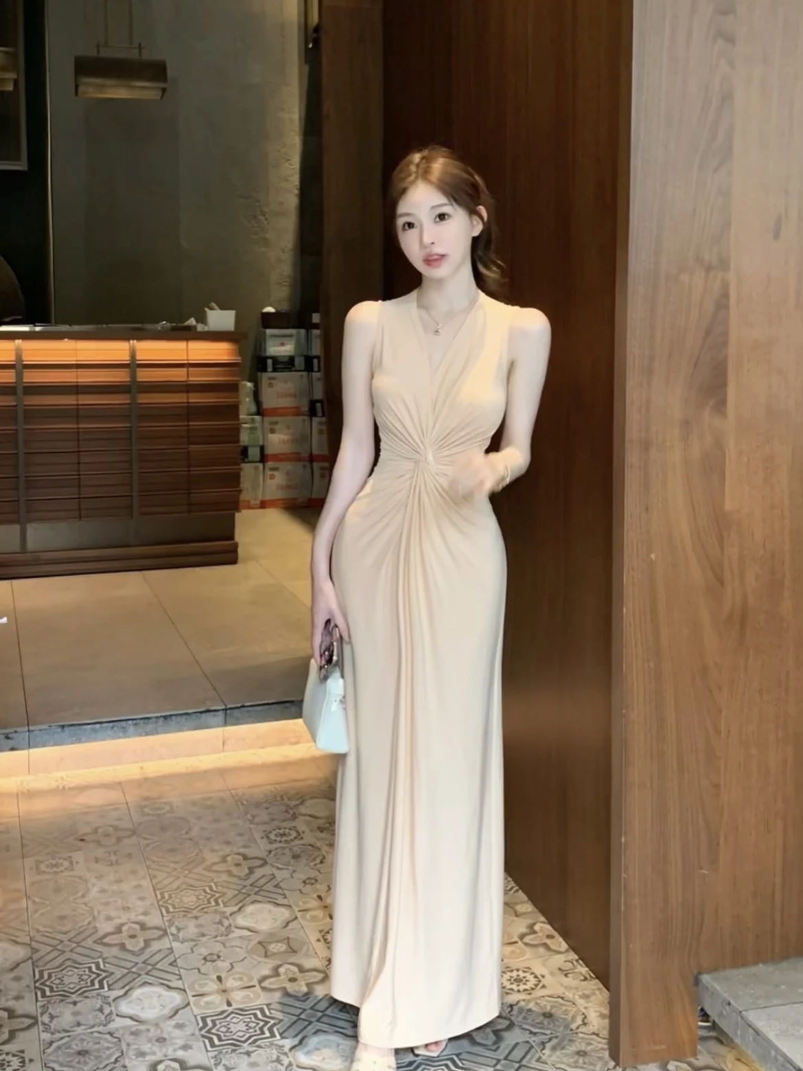 Женское платье без рукавов French sle Socialite лето 2024 темперамент плиссированная с