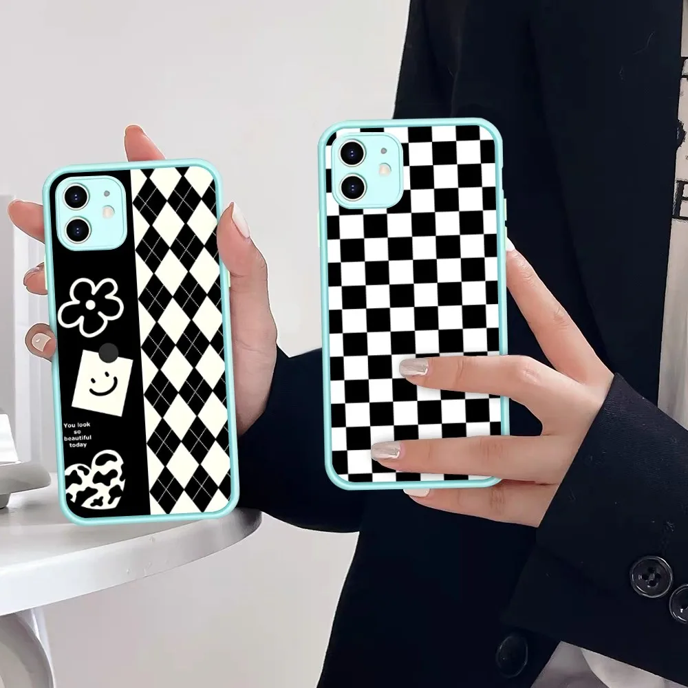 

Checkerboard Plaid Black White Phone Case For iPhone 14 X XR XS 7 8 Plus 11 12 13 pro MAX 13mini Matte Shockproof Case