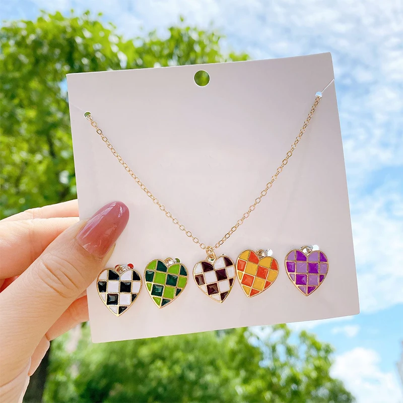 

Fashion Heart Shape Necklace With 5 Pendant Checkerboard Love Heart Simple Pendant Necklace Set Women Fashion Jewelry Gifts