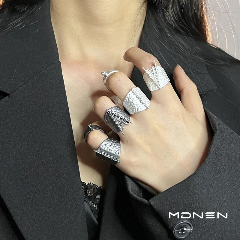 

2023 New Niche Design Metal Armor Waist Ring Neutral Style Jewelry Party Gift