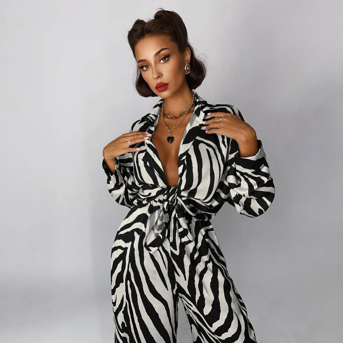 

2022European and American suit shirt fashion street black and white striped lapel long-sleeved shirt + loose trousers suit women