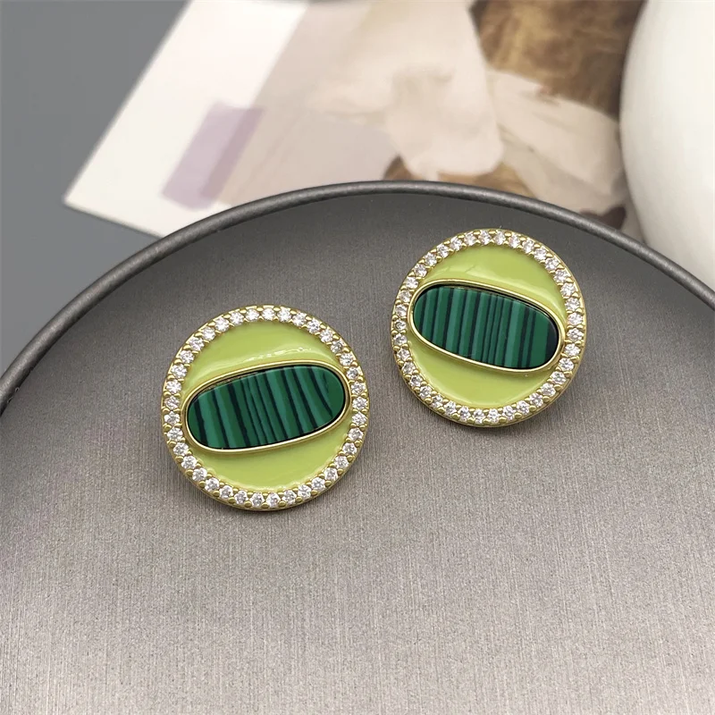 

Korean Retro Circular Shape Inlaid Zircon Green Enamel Glaze Inlaid Malachite Stud Earrings For Women Delicate Earrings Jewelry