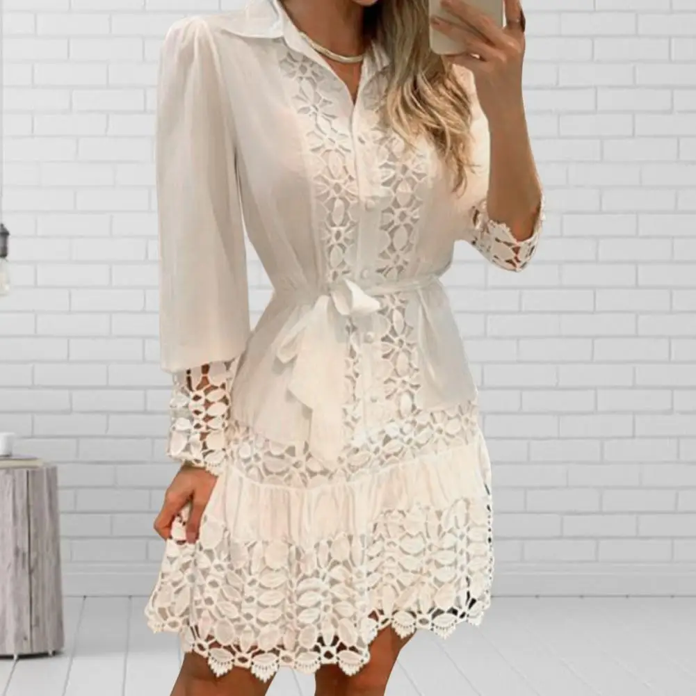 

Женское платье-рубашка выше колена, с цветочным принтом