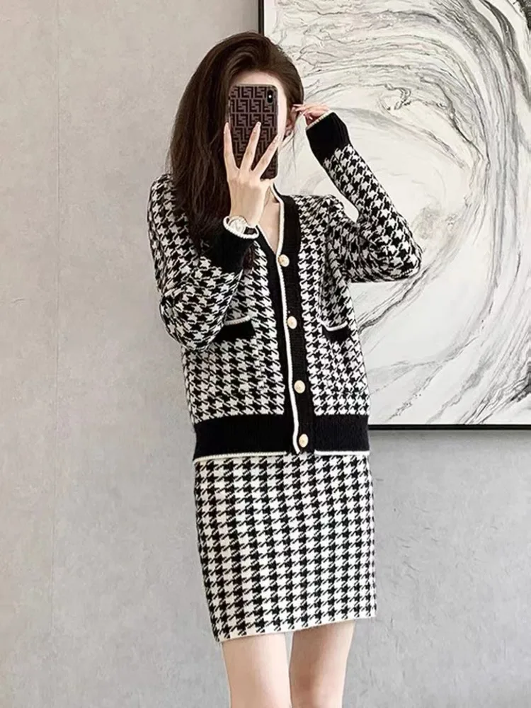 Женский трикотажный клетчатый кардиган с V-образным вырезом и мини-юбка