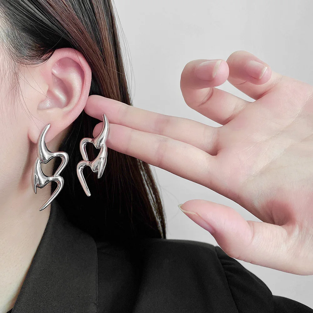 

2022 Fashion Trend French High-end Sense Temperament Light Luxury Geometric Irregular Flame Point Women's Earrings Jewelry