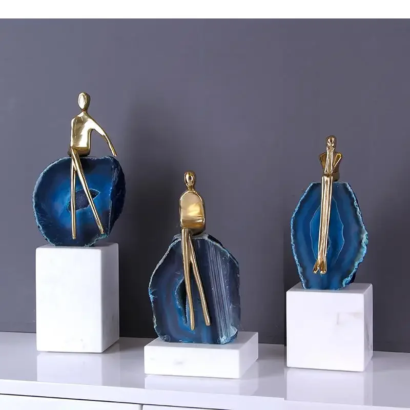 Скульптура из натуральной меди и зажима основание мрамора