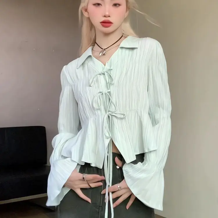 Большая женская рубашка во французском стиле со шнуровкой и v-образным вырезом с