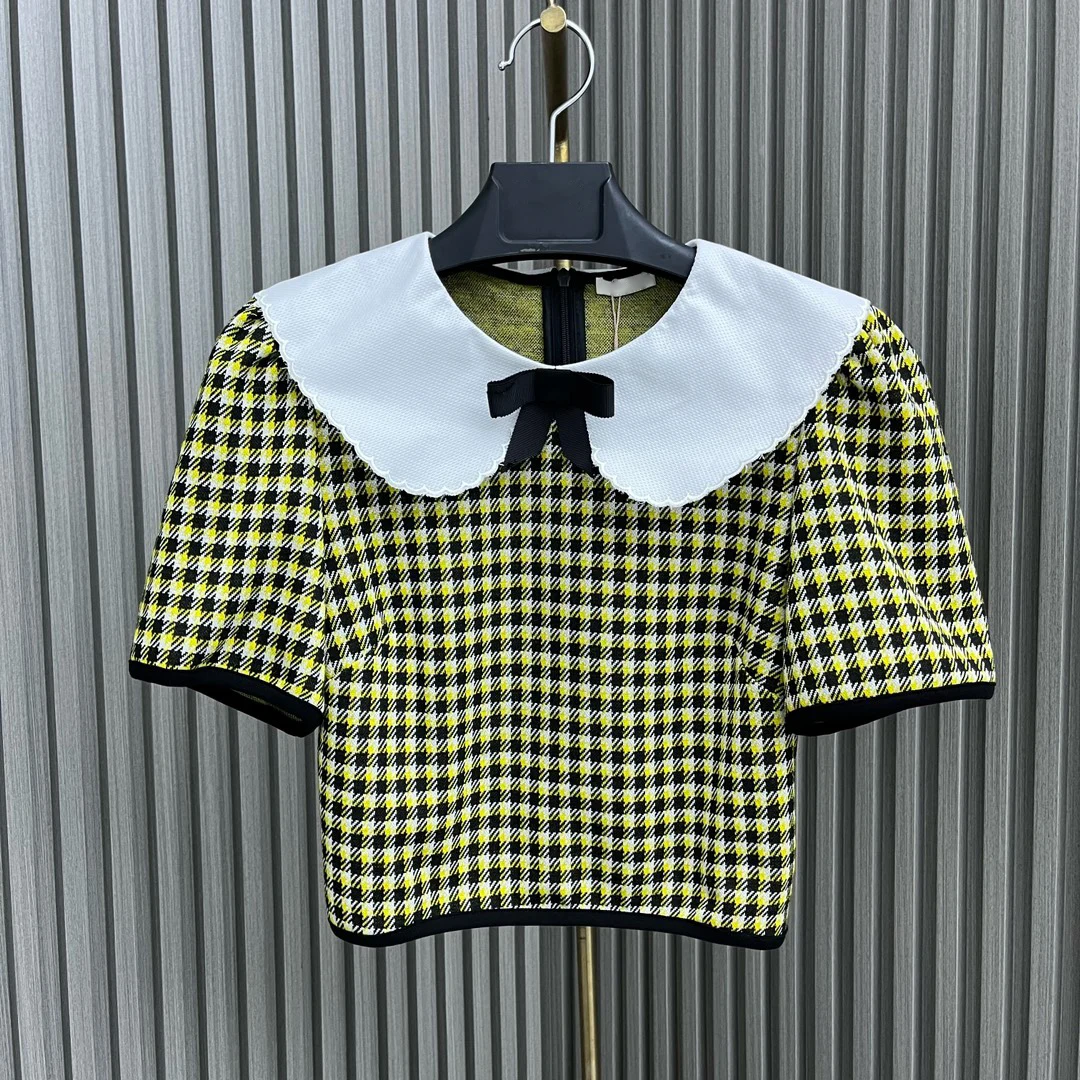 

2023Spring and summer new collar knitted short sleeve black and yellow check against white collar youthful vitality