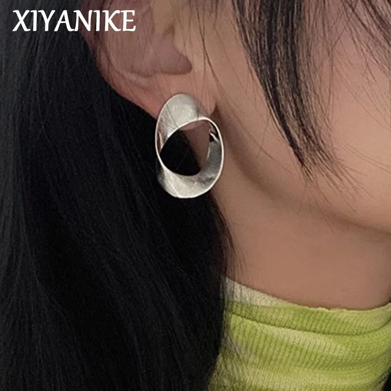 

XIYANIKE Summer Metal Hollow Circle Oval Stud Piercing Earrings For Women Beauty Fashion Ear Jewelry Party Girl Gift Pendientes