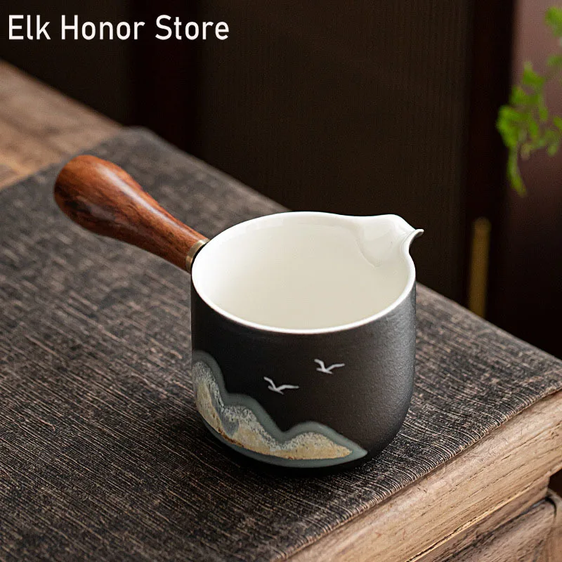 

Керамический кувшин для чая с боковой ручкой в стиле ретро